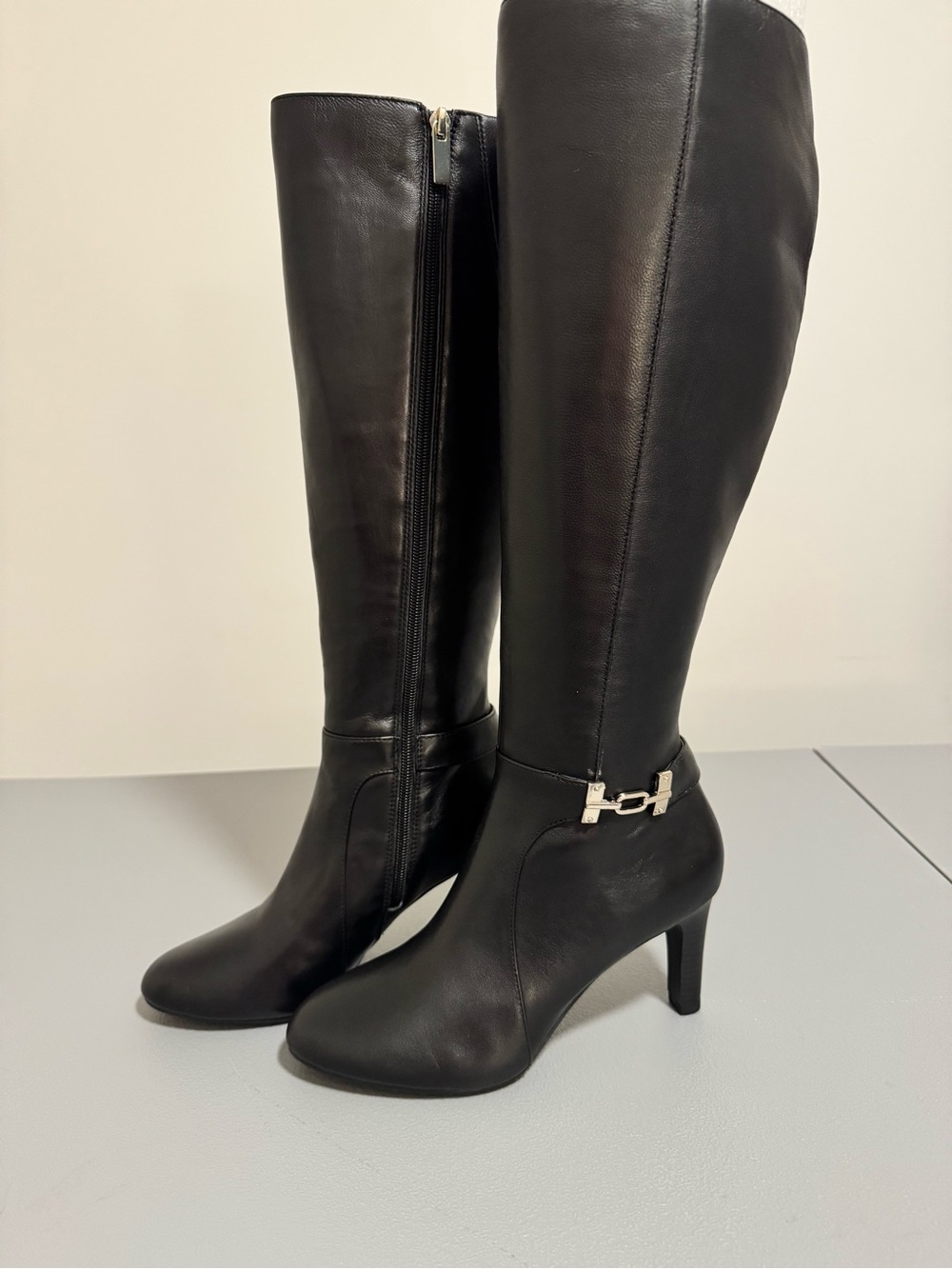 Bandolino Black Genuine Leather Tall Heeled Boots with Silver Accent Size 7 - Picture 2 of 10